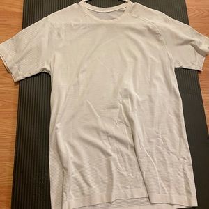 Lulu lemon men’s white shirt